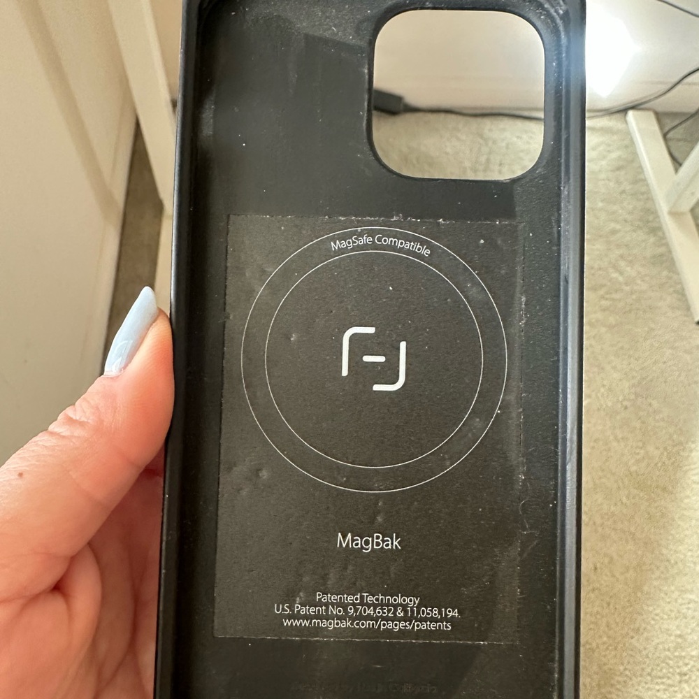 Magbak iPhone 13 Pro Max Case
